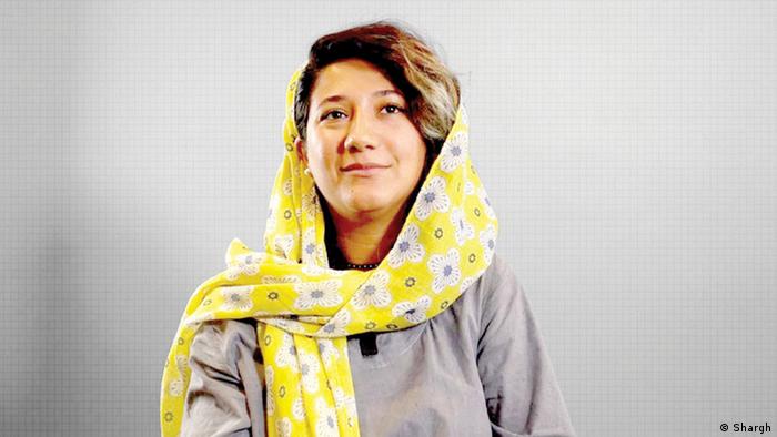 Auch die Fotoreporterin Yalda Moaieri (hier mit ihren Bildern von den Protesten 2019) wurde festgenommen